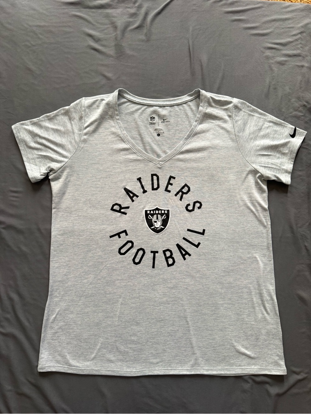 Nike Dri-Fit Las Vegas Raiders Women’s NFL Team Apparel Gray T-Shirt
